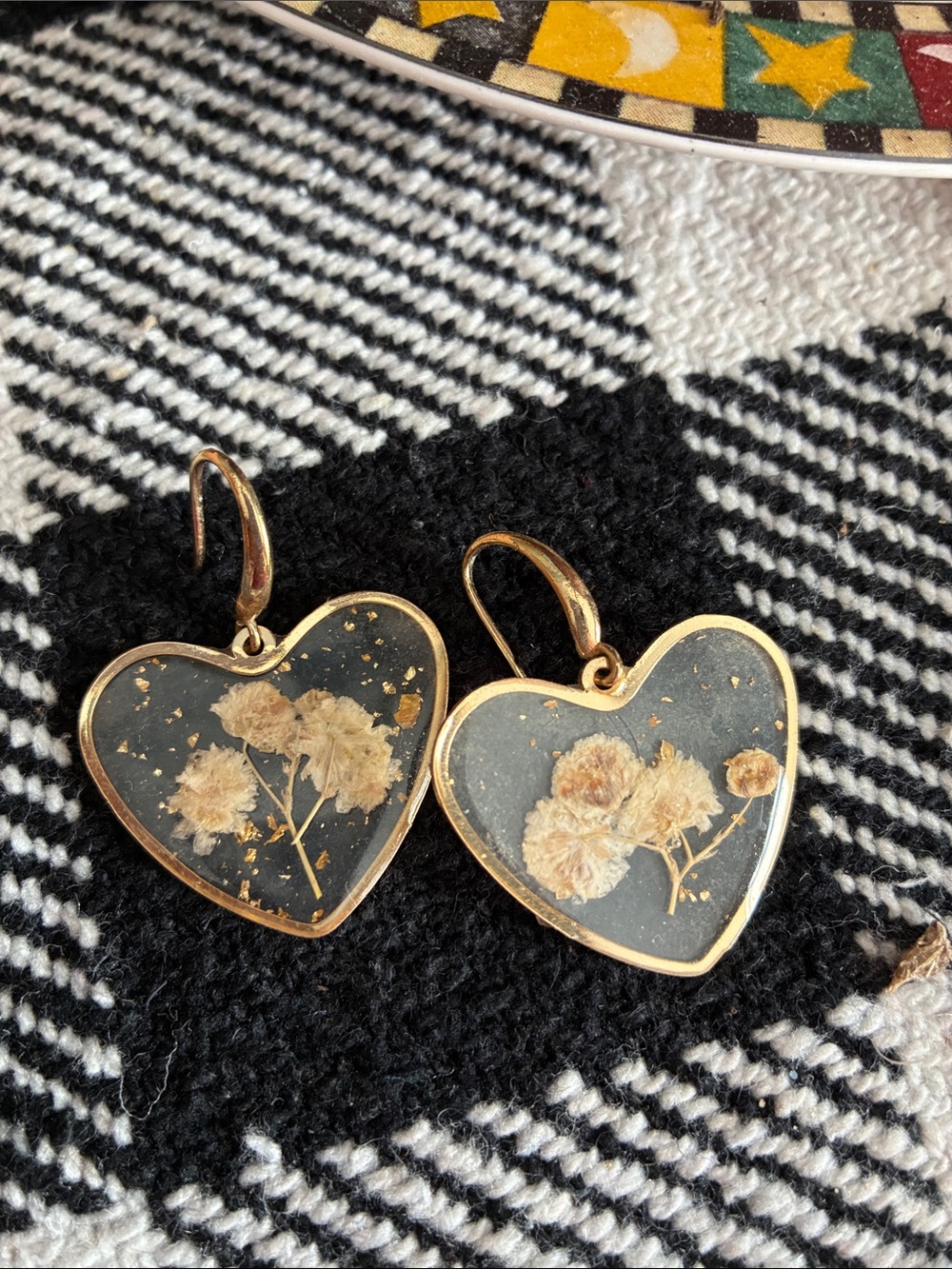 Gold Heart Dangle Earrings with Pressed Flowers - Black and Gold